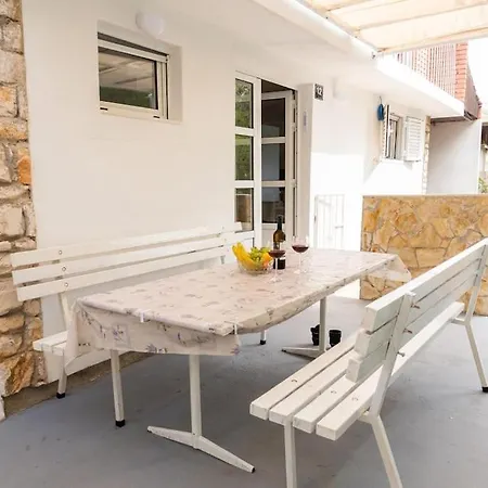 Lägenhet Perina Haven - Island Vis Beachfront Rogacic