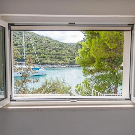 Perina Haven - Island Vis Beachfront