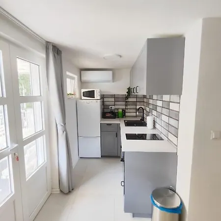 Lägenhet Perina Haven - Island Vis Beachfront Rogacic