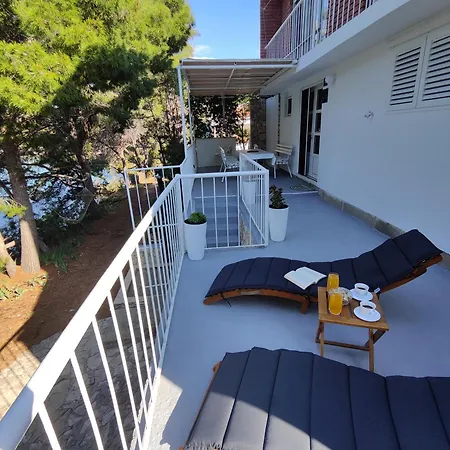 Perina Haven - Island Vis Beachfront *