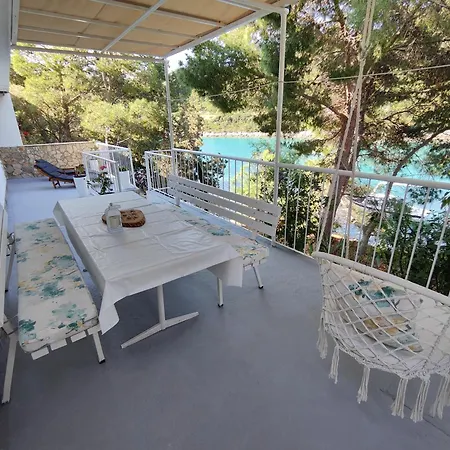 Lägenhet Perina Haven - Island Vis Beachfront Rogacic