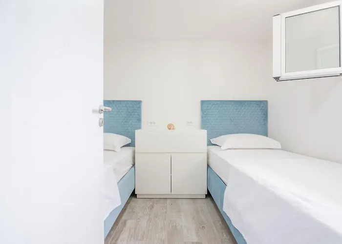 Perina Haven - Island Vis Beachfront Daire Rogacic