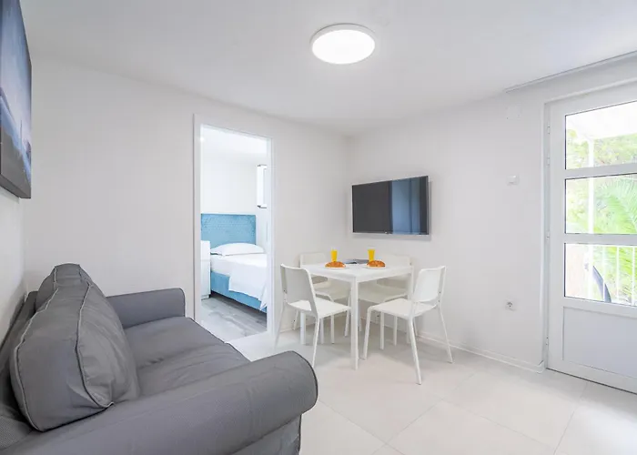 Daire Perina Haven - Island Vis Beachfront Rogacic