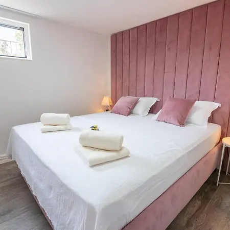 Perina Haven - Island Vis Beachfront