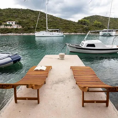 Perina Haven - Island Vis Beachfront