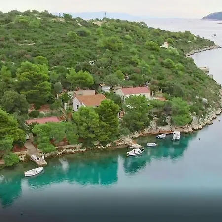 Perina Haven - Island Vis Beachfront Apartamento *