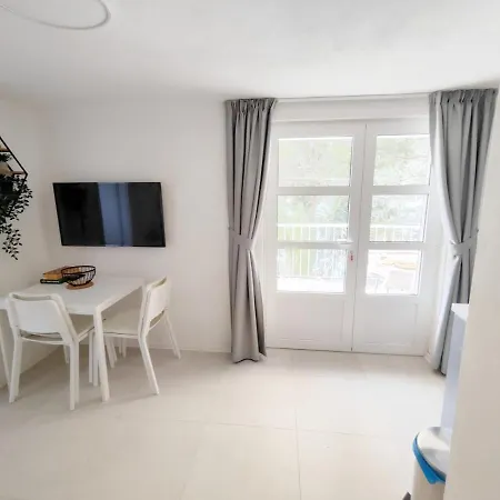 Perina Haven - Island Vis Beachfront