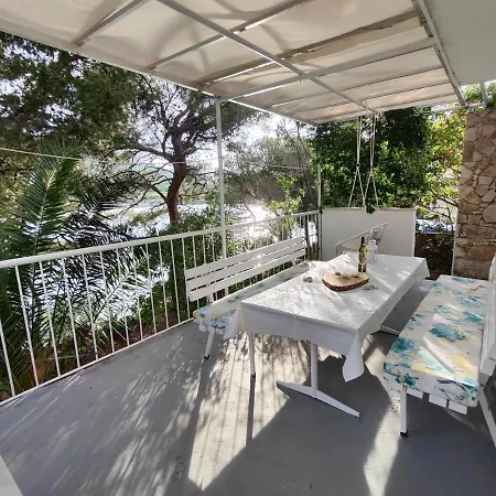 Perina Haven - Island Vis Beachfront * Rogačić