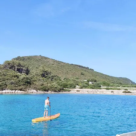 Апартаменты Perina Haven - Island Vis Beachfront