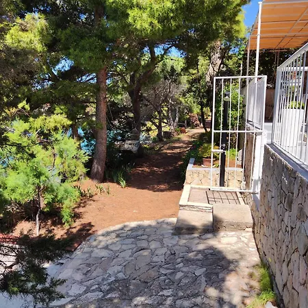 Perina Haven - Island Vis Beachfront