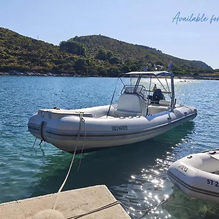 Perina Haven - Island Vis Beachfront Appartamento *