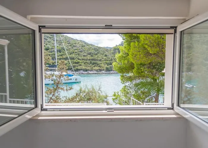 Perina Haven - Island Vis Beachfront