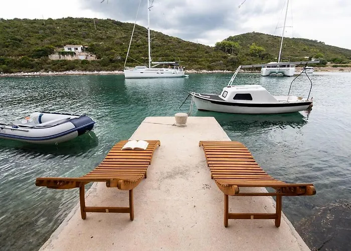 Perina Haven - Island Vis Beachfront