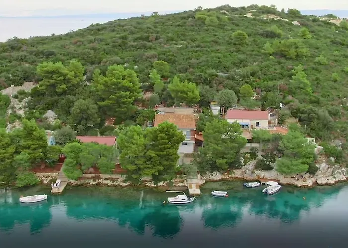 Daire Perina Haven - Island Vis Beachfront Rogacic