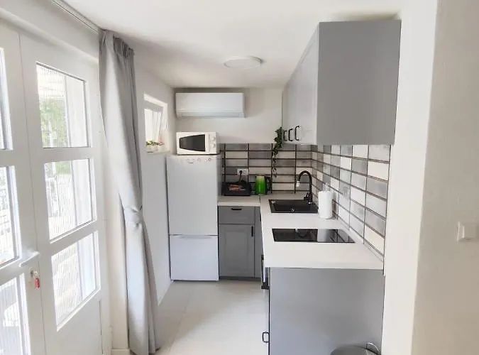 Daire Perina Haven - Island Vis Beachfront Rogacic