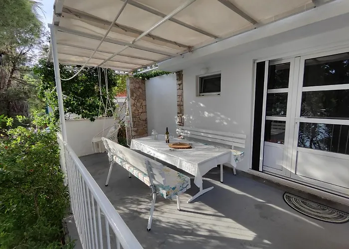 Daire Perina Haven - Island Vis Beachfront *