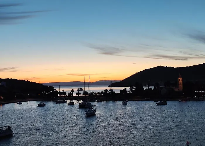 Perina Haven - Island Vis Beachfront Daire *