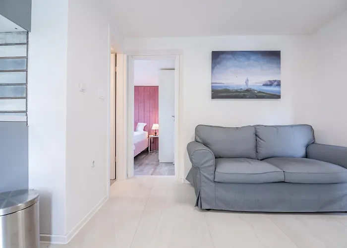 Daire Perina Haven - Island Vis Beachfront Rogacic