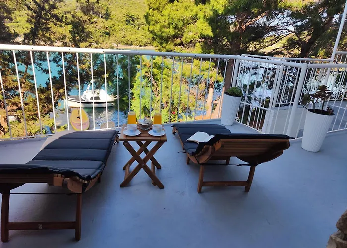 Daire Perina Haven - Island Vis Beachfront *