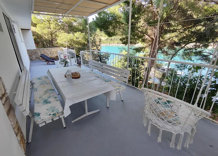 Daire Perina Haven - Island Vis Beachfront Rogacic