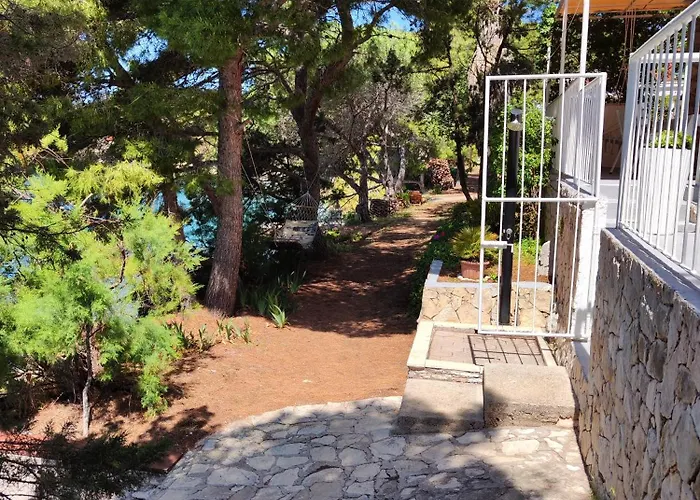 Perina Haven - Island Vis Beachfront