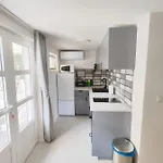 Apartment Perina Haven - Island Vis Beachfront Rogacic