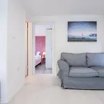 Apartment Perina Haven - Island Vis Beachfront Rogacic