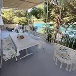 Apartment Perina Haven - Island Vis Beachfront Rogacic